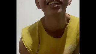 Niño trans whisk broom culo hermoso
